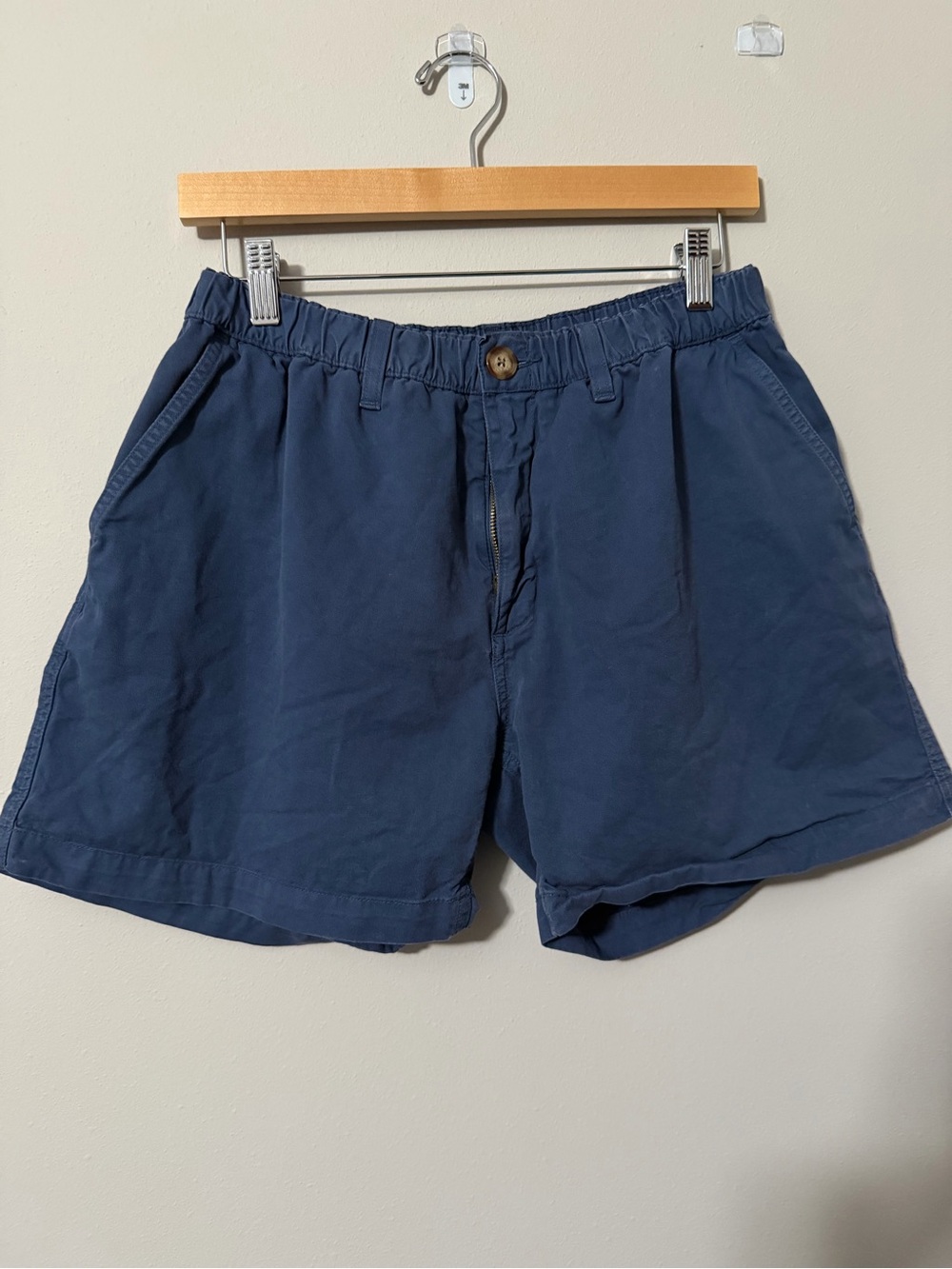 chubbies Men’s Navy Elastic-Waist Shorts Size Large 5.5” Inseam 100% Cotton